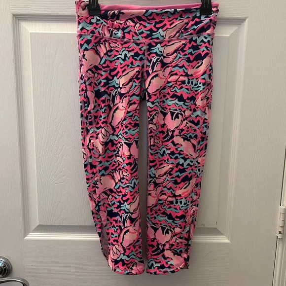 ! Lilly Pulitzer Cropped Luxletic Legging Navy Lobstah Roll - Picture 1 of 3
